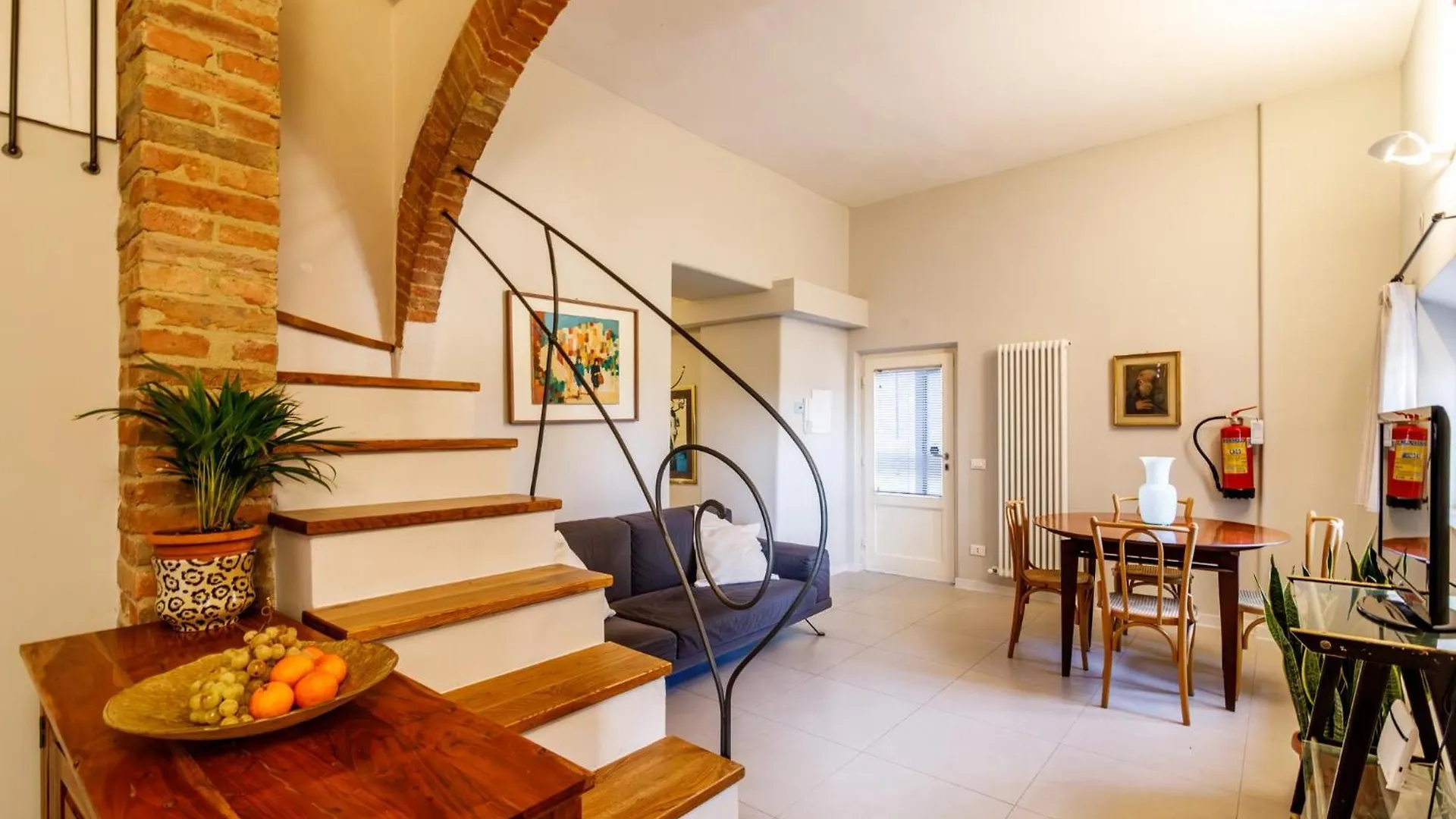 Porta Romana Elegant Apartments With Private Parking! Siena 0*,  Italia