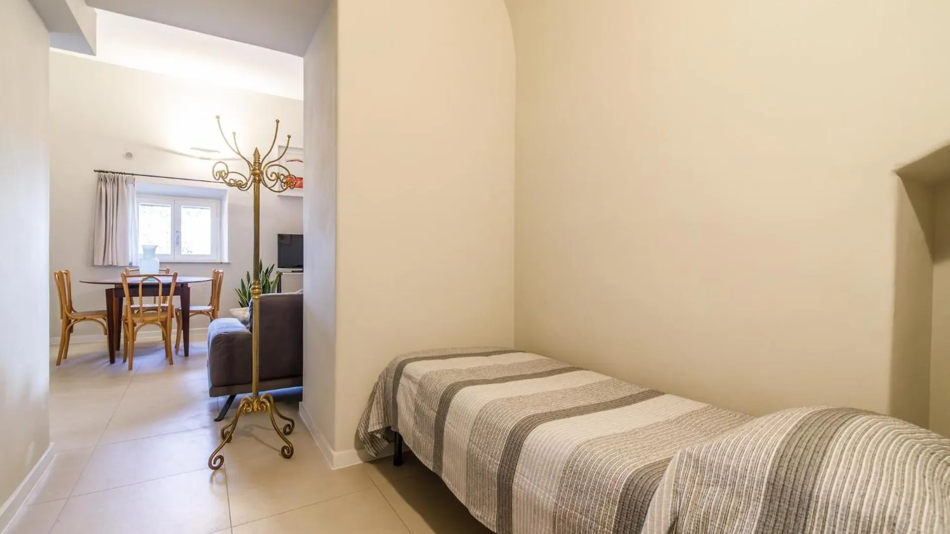 Porta Romana Elegant Apartments With Private Parking! Siena