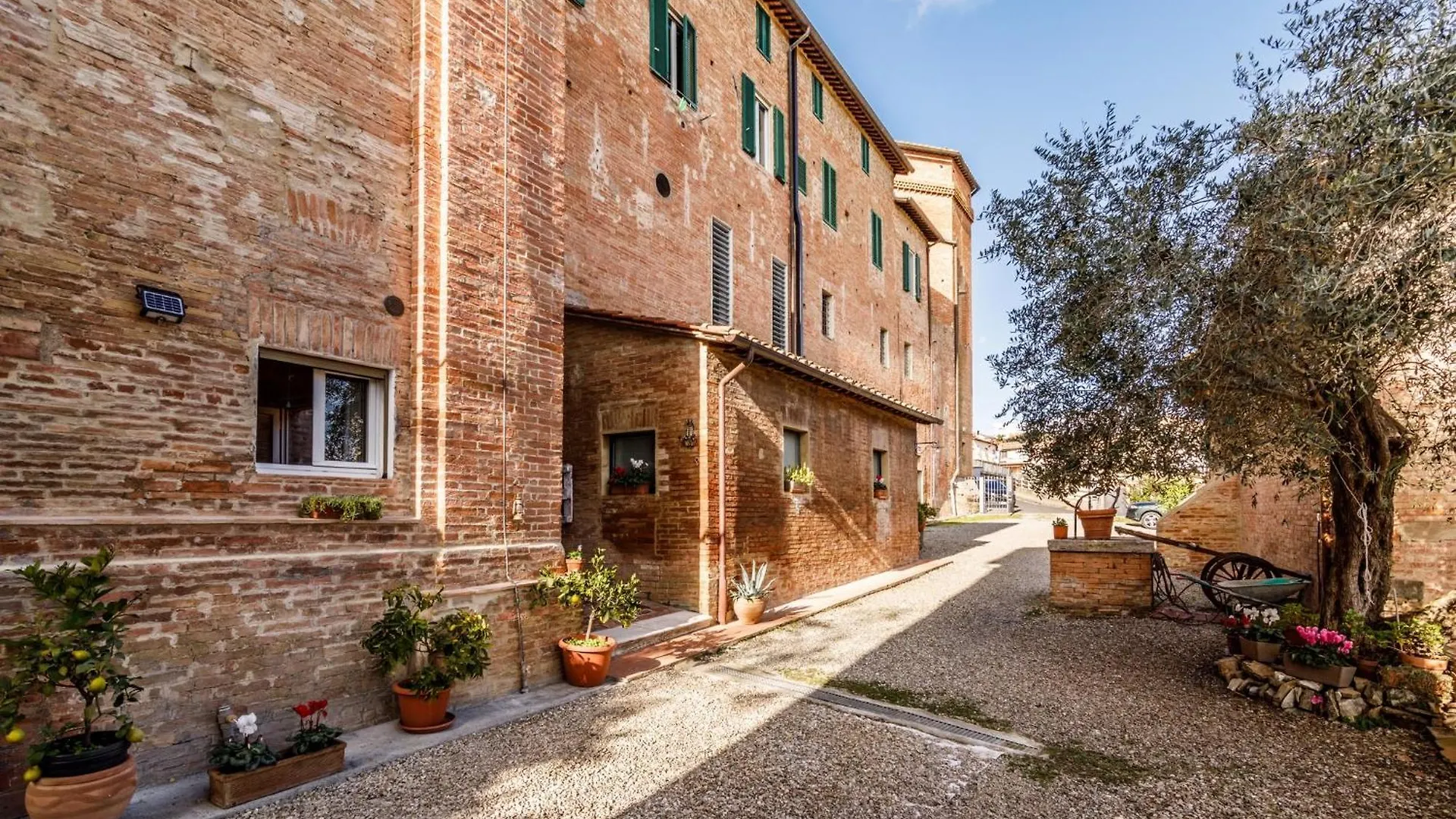 Porta Romana Elegant Apartments With Private Parking! Siena Italia