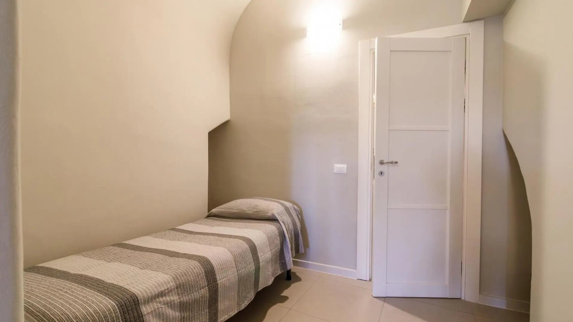 Porta Romana Elegant Apartments With Private Parking! Siena