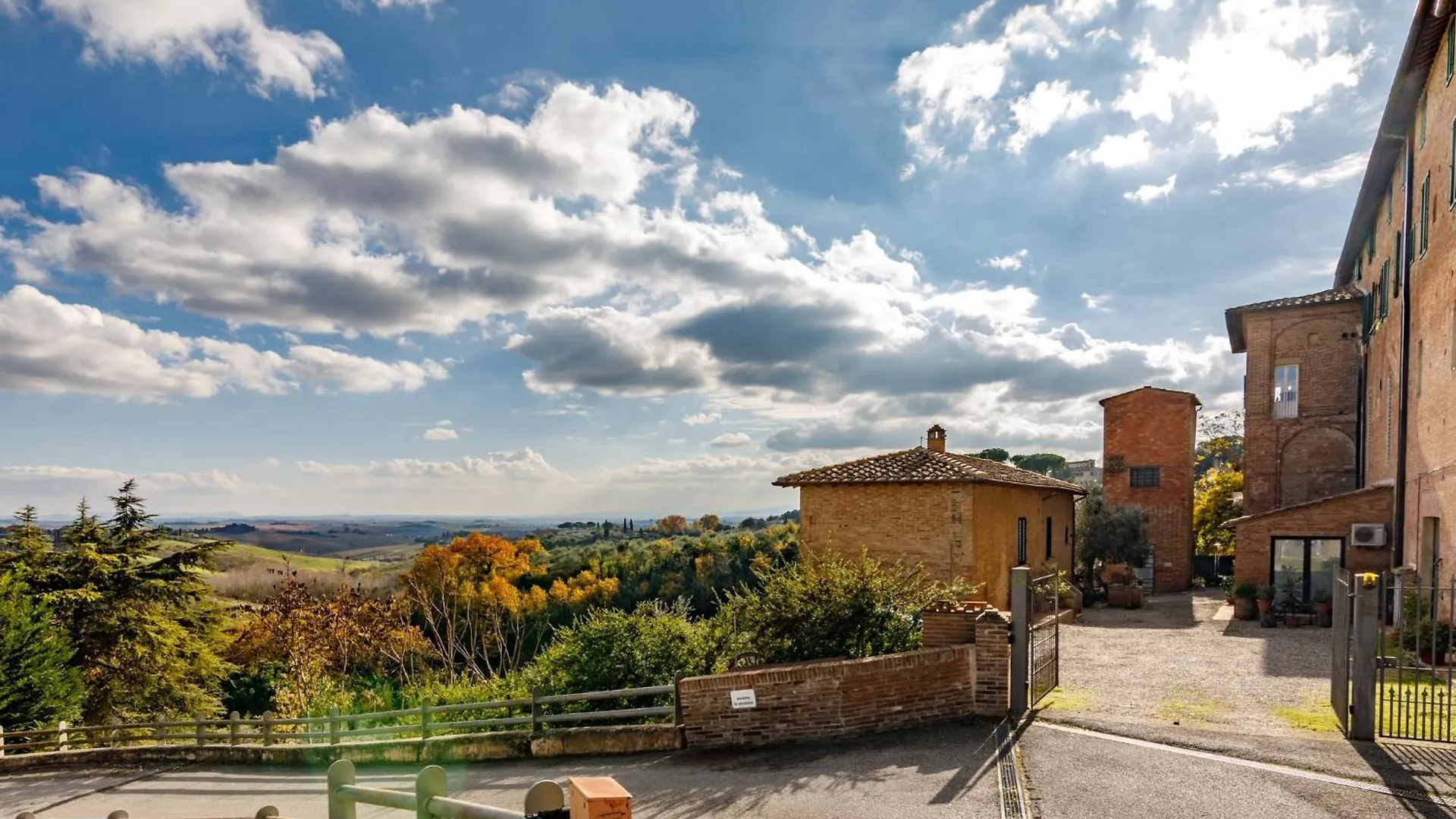 Porta Romana Elegant Apartments With Private Parking! Siena